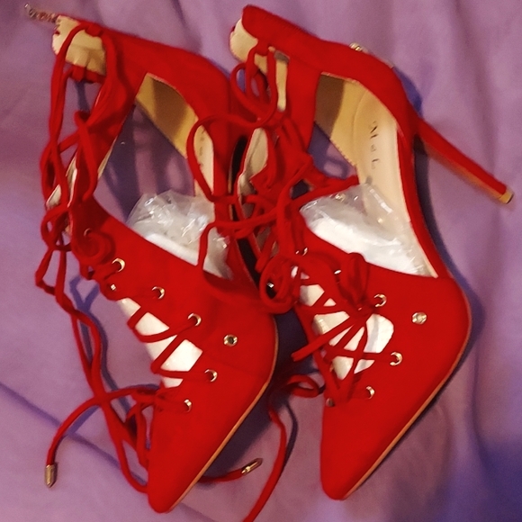 Shoes - Picture 2 of 4